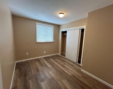 2562 Francisco Blvd B - Photo Thumbnail 6