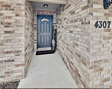 4307  Sw Laurel Hill  Ave - Photo Thumbnail 1