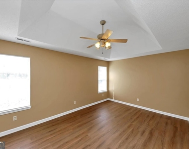 1260 Crestridge Lane - Photo Thumbnail 16