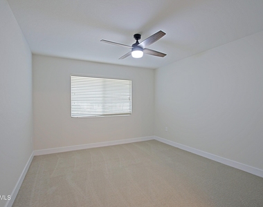 10952 W Tropicana Circle - Photo Thumbnail 12