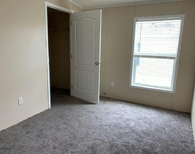 1073 Dogwood St - Photo Thumbnail 6