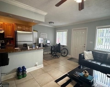 1816 E Oakland Park Blvd - Photo Thumbnail 10