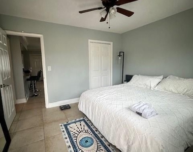 1816 E Oakland Park Blvd - Photo Thumbnail 9