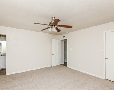 5011 Sandalwood Lane - Photo Thumbnail 8