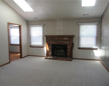 2400 Broadnax Circle - Photo Thumbnail 4