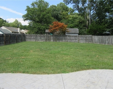 2400 Broadnax Circle - Photo Thumbnail 23