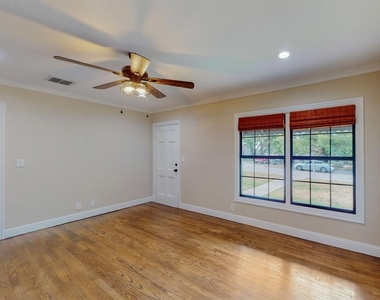 7308 Gaston Avenue - Photo Thumbnail 5