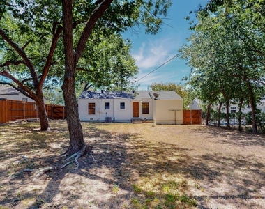 7308 Gaston Avenue - Photo Thumbnail 24