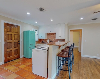 7308 Gaston Avenue - Photo Thumbnail 8