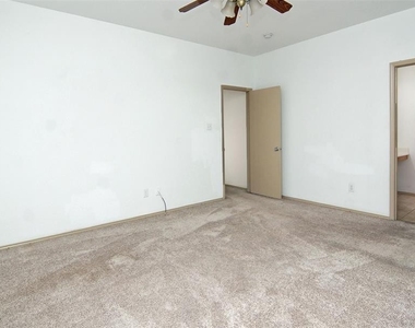 813 Western Star Drive - Photo Thumbnail 14