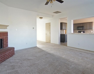 813 Western Star Drive - Photo Thumbnail 8