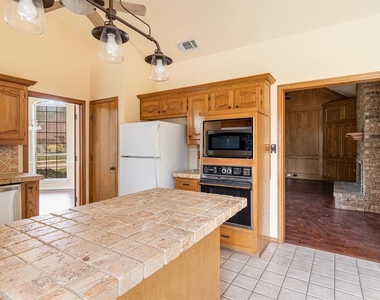 1119 Talequah Trail - Photo Thumbnail 5