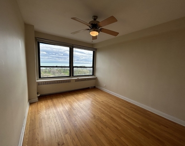 4180 N Marine Drive - Photo Thumbnail 8