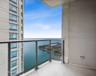 600 N Lake Shore Drive - Photo Thumbnail 12