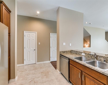 4411 Mckinney Avenue - Photo Thumbnail 12