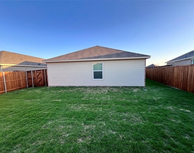 2425 Eldor Way - Photo Thumbnail 25