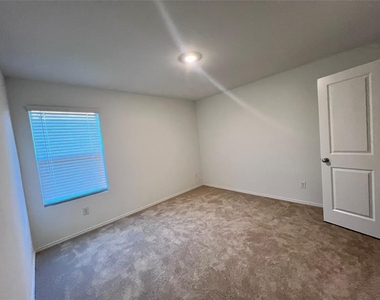 2425 Eldor Way - Photo Thumbnail 12