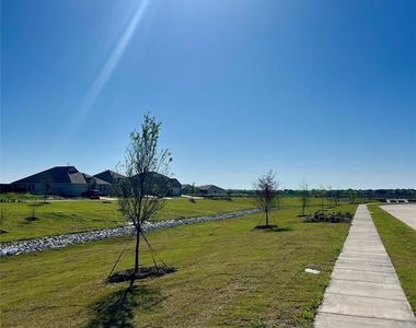 2425 Eldor Way - Photo Thumbnail 27