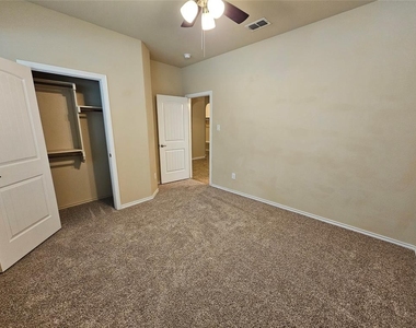 2952 Cedar Ridge Lane - Photo Thumbnail 6