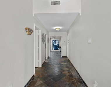 1203 Oakhurst Drive - Photo Thumbnail 4