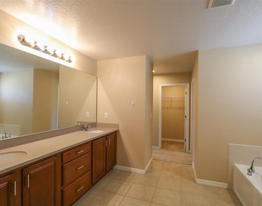 8629 Turnstone Shore Lane - Photo Thumbnail 20