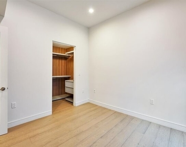 1125 N Kings Rd - Photo Thumbnail 16