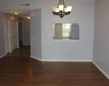 6043 Lake Pointe Drive - Photo Thumbnail 7