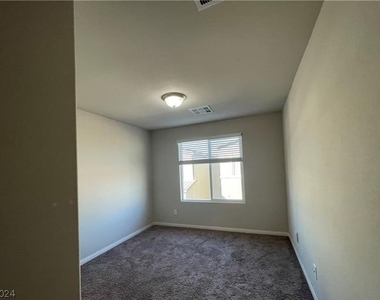 7441 Sunray Point Street - Photo Thumbnail 5