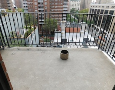 370 West 30th Street - Photo Thumbnail 4