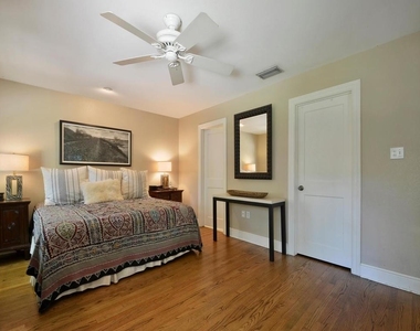 2110 Woodmont Ave - Photo Thumbnail 10