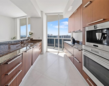 15811 Collins Ave - Photo Thumbnail 8