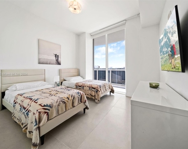 15811 Collins Ave - Photo Thumbnail 18