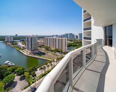 15811 Collins Ave - Photo Thumbnail 11