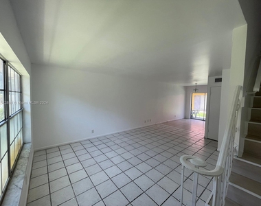2520 Nw 52nd Ave - Photo Thumbnail 2