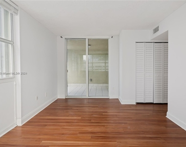 1420 Brickell Bay Dr - Photo Thumbnail 14