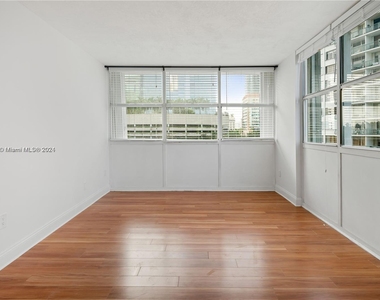 1420 Brickell Bay Dr - Photo Thumbnail 15