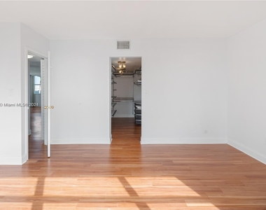 1420 Brickell Bay Dr - Photo Thumbnail 10