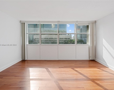 1420 Brickell Bay Dr - Photo Thumbnail 9