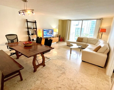 1200 Brickell Bay Dr - Photo Thumbnail 1