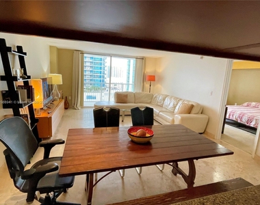 1200 Brickell Bay Dr - Photo Thumbnail 7