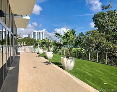 16385 Biscayne Blvd - Photo Thumbnail 19