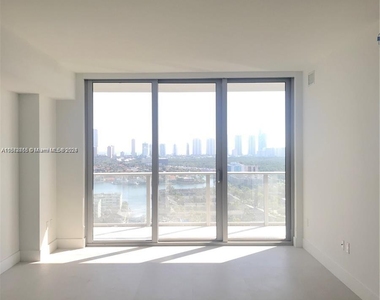 16385 Biscayne Blvd - Photo Thumbnail 8