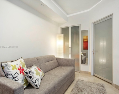 4779 Collins Ave - Photo Thumbnail 5