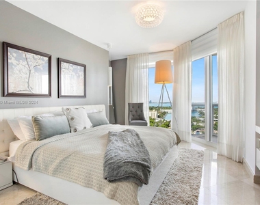 4779 Collins Ave - Photo Thumbnail 9