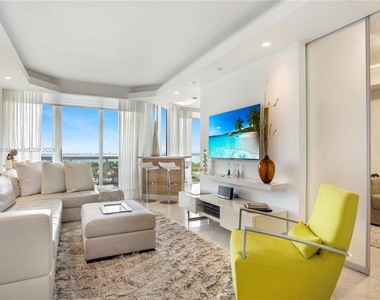 4779 Collins Ave - Photo Thumbnail 0