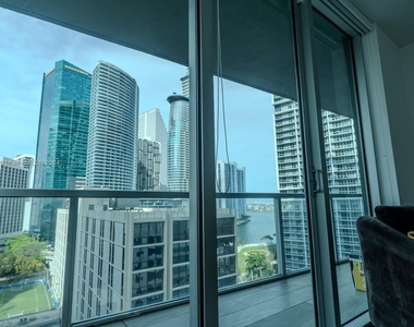 500 Brickell Ave - Photo Thumbnail 24