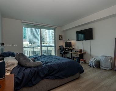 500 Brickell Ave - Photo Thumbnail 9