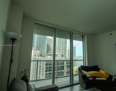 500 Brickell Ave - Photo Thumbnail 23