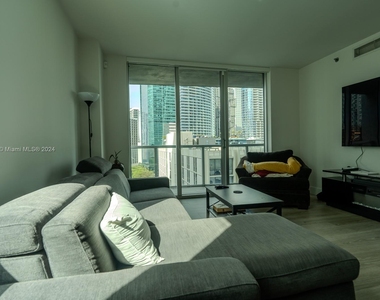 500 Brickell Ave - Photo Thumbnail 21