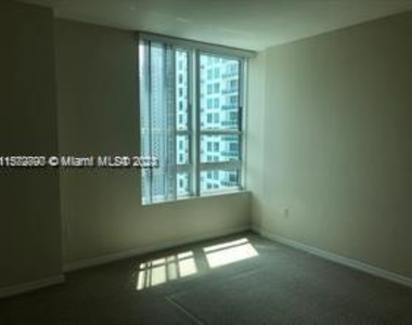 950 Brickell Bay Dr - Photo Thumbnail 3